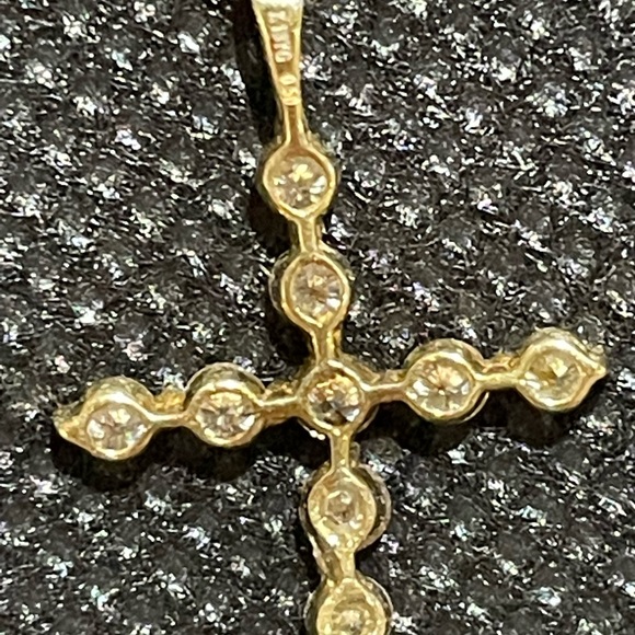 0.50 CT. T.W. Multi-Diamond Bubble Cross Pendant in 18K Yellow Gold - Picture 8 of 9